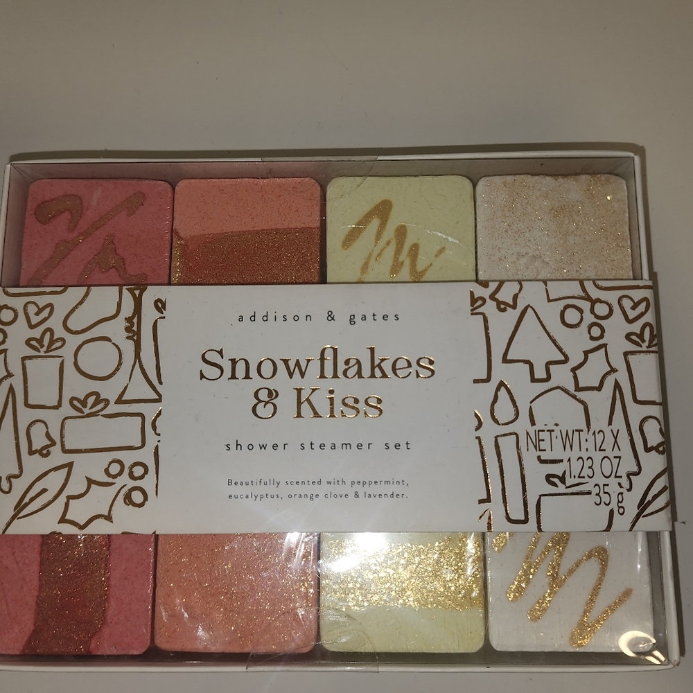 Addison and Gates Snowflakes and Kisses Shower Steamer Set